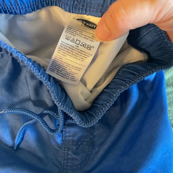 3T Old Navy toddler/boy’s swim trunks- 2Pairs - Picture 4 of 5